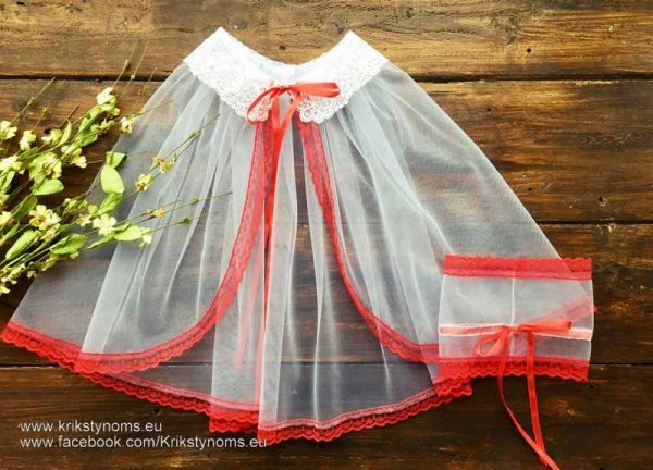 Raudonu apsiuvimu - krikštynų skraistė