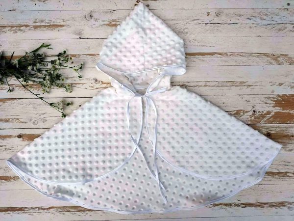 Šilta balta skraitė krikštynoms