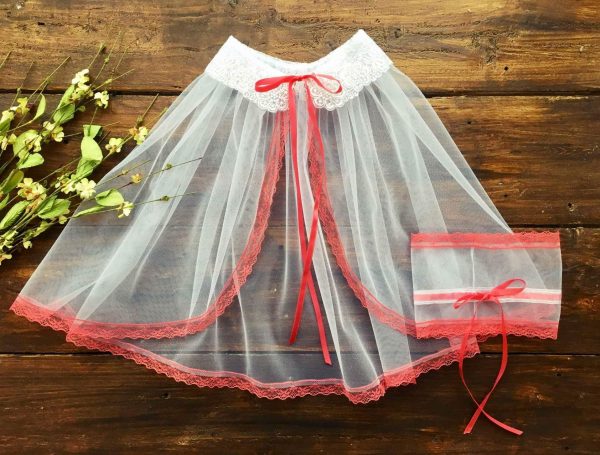 Raudonu apsiuvimu krikštynom