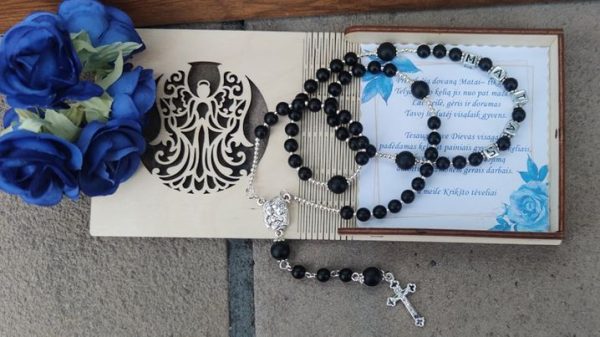 Rožančius juodasis akmuo