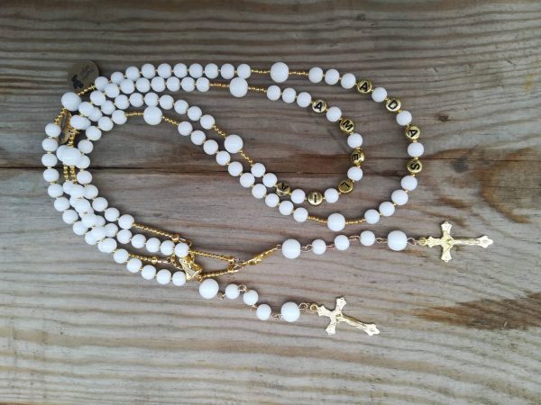 Adas ir Amelija žadeito rožančius