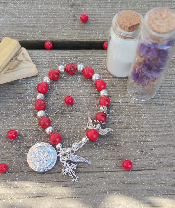 Rožančius ant automobilio vairo, rankinės, piniginės. Simbolizuoja drąsą ir dvasinę globą