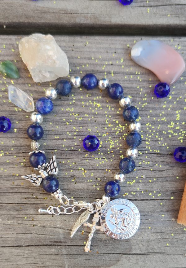 Rožančius ant automobilio vairo, rankinės, piniginės. Simbolizuoja dvasingumą ir vidinę pusiausvyrą