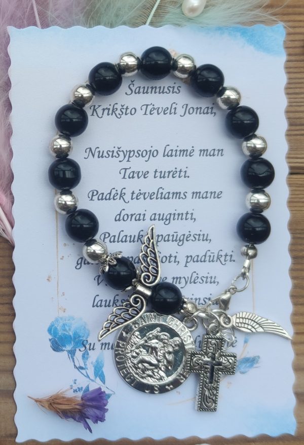 Rožančius ant automobilio vairo, rankinės, piniginės. Simbolizuoja stiprybę ir apsaugą kelionėse