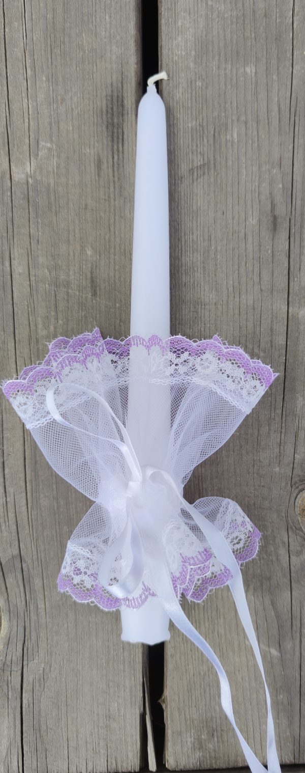Tiulio, violetinės spalvos krašteliu žvakės papuošimas