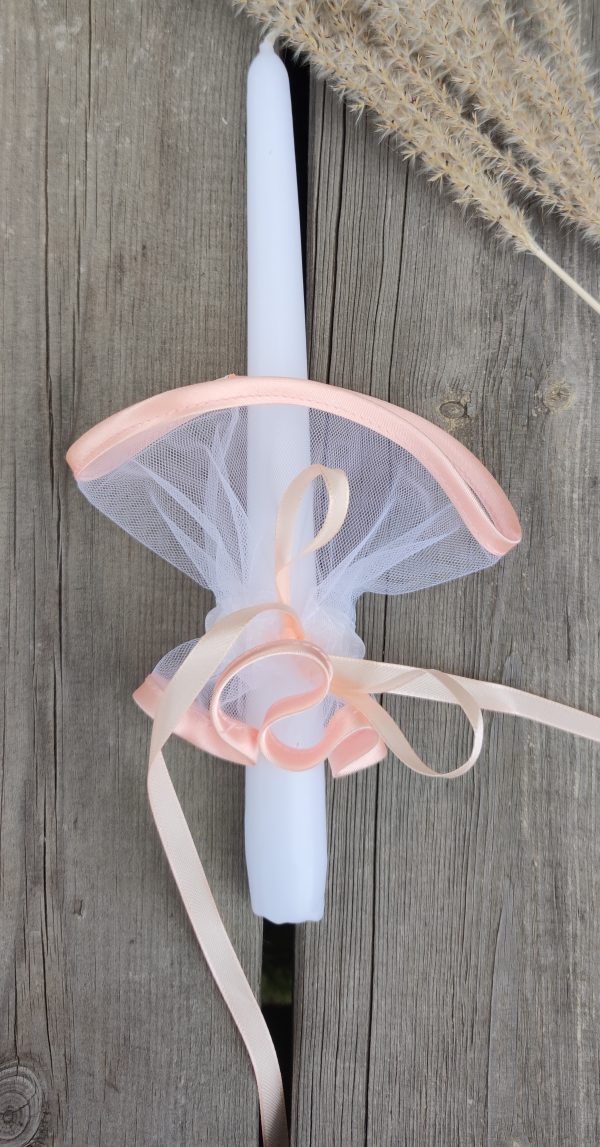 Tiulio, persikinėe spalvos apsiuvimu žvakės papuošimas